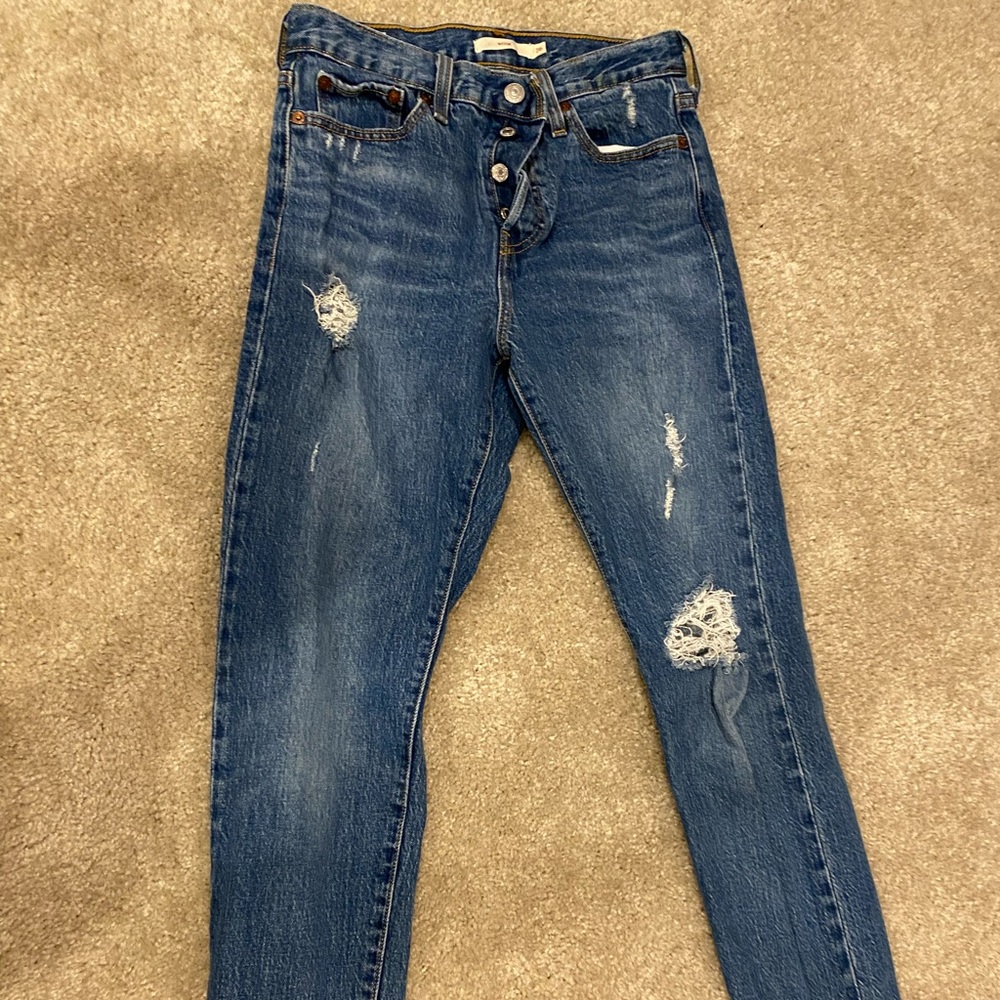 Levi’s dark wash Wedgie fit jeans, size 26